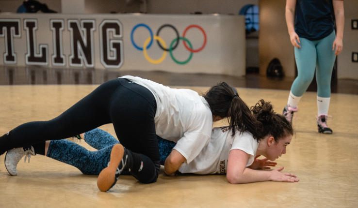 women wrestling
